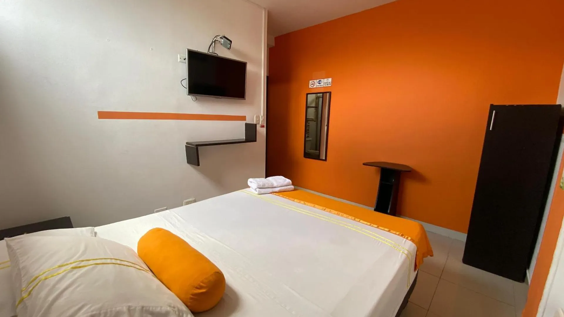 Hotel Colors - Centro Cali 3*,